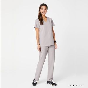 FIGS slate grey XS Scrub set
